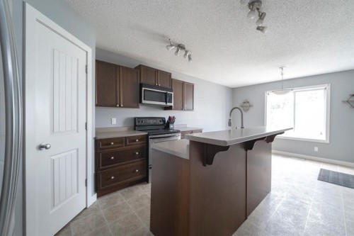112 Sandstone Lane, Fort Mcmurray, AB - Indoor Photo Showing Kitchen
