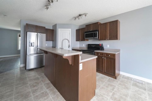 112 Sandstone Lane, Fort Mcmurray, AB - Indoor Photo Showing Kitchen