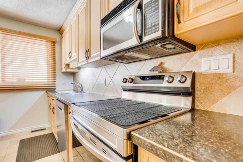 170 Wolverine Drive, Fort Mcmurray, AB - Indoor Photo Showing Kitchen