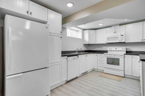 170 Wolverine Drive, Fort Mcmurray, AB - Indoor Photo Showing Kitchen