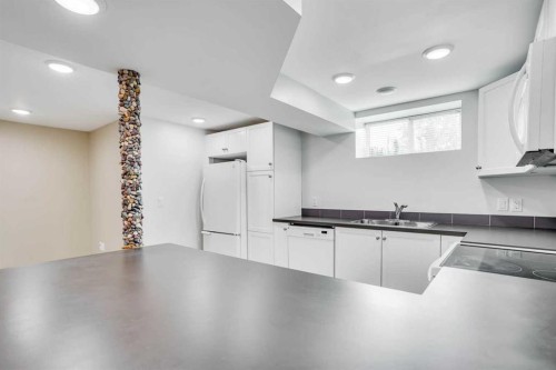 170 Wolverine Drive, Fort Mcmurray, AB - Indoor Photo Showing Kitchen With Double Sink