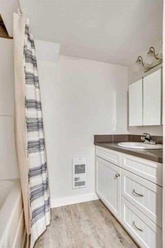 170 Wolverine Drive, Fort Mcmurray, AB - Indoor Photo Showing Bathroom