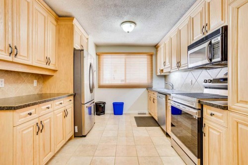 170 Wolverine Drive, Fort Mcmurray, AB - Indoor Photo Showing Kitchen