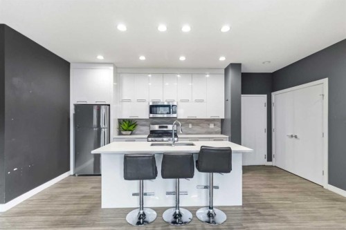 201 Athabasca Avenue, Fort Mcmurray, AB - Indoor Photo Showing Kitchen With Upgraded Kitchen