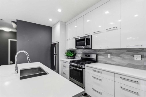 201 Athabasca Avenue, Fort Mcmurray, AB - Indoor Photo Showing Kitchen With Double Sink With Upgraded Kitchen