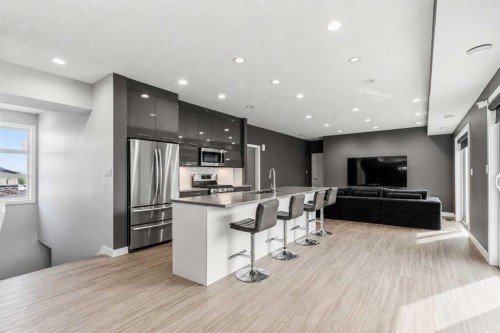 201 Athabasca Avenue, Fort Mcmurray, AB - Indoor Photo Showing Kitchen With Upgraded Kitchen
