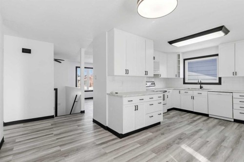 162 Elmore Drive, Fort Mcmurray, AB - Indoor Photo Showing Kitchen