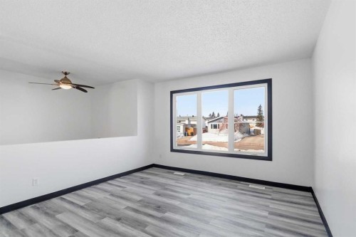 162 Elmore Drive, Fort Mcmurray, AB - Indoor Photo Showing Other Room