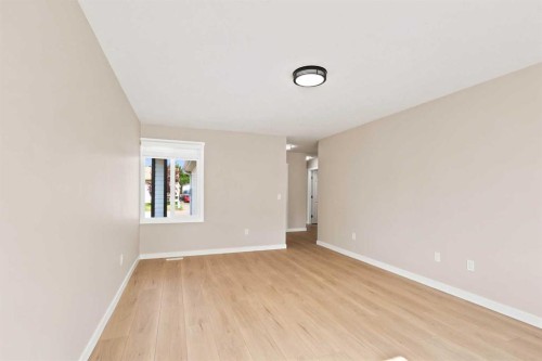 198 Bird Crescent, Fort Mcmurray, AB - Indoor Photo Showing Other Room