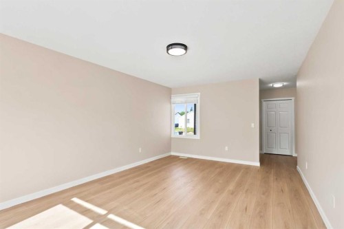 198 Bird Crescent, Fort Mcmurray, AB - Indoor Photo Showing Other Room