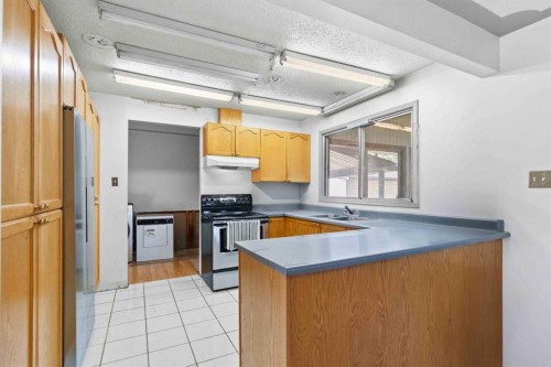 25 Crescent Heights, Fort Mcmurray, AB - Indoor Photo Showing Kitchen With Double Sink