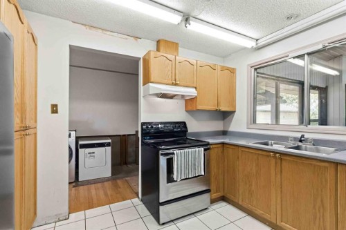 25 Crescent Heights, Fort Mcmurray, AB - Indoor Photo Showing Kitchen With Double Sink