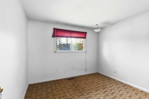 25 Crescent Heights, Fort Mcmurray, AB - Indoor Photo Showing Other Room