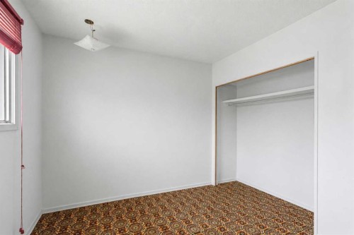 25 Crescent Heights, Fort Mcmurray, AB - Indoor Photo Showing Other Room