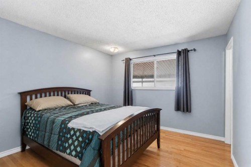 25 Crescent Heights, Fort Mcmurray, AB - Indoor Photo Showing Bedroom