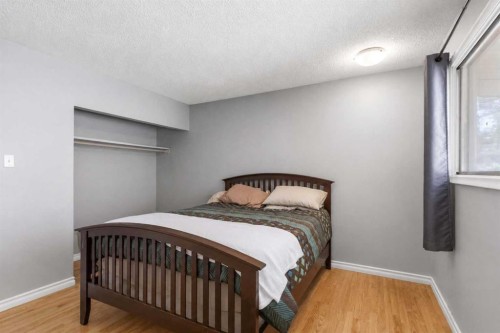 25 Crescent Heights, Fort Mcmurray, AB - Indoor Photo Showing Bedroom