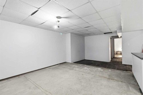 25 Crescent Heights, Fort Mcmurray, AB - Indoor Photo Showing Other Room