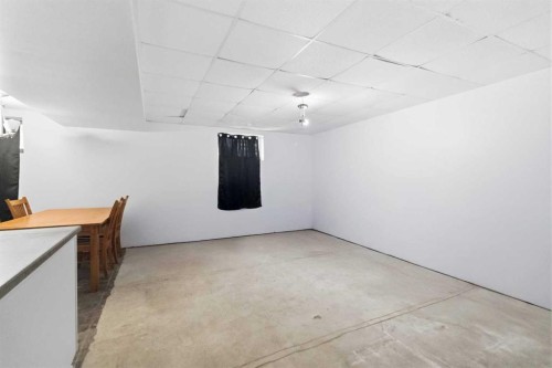 25 Crescent Heights, Fort Mcmurray, AB - Indoor Photo Showing Other Room