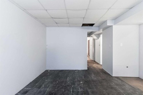25 Crescent Heights, Fort Mcmurray, AB - Indoor Photo Showing Other Room