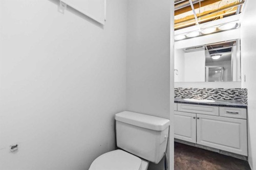 25 Crescent Heights, Fort Mcmurray, AB - Indoor Photo Showing Bathroom