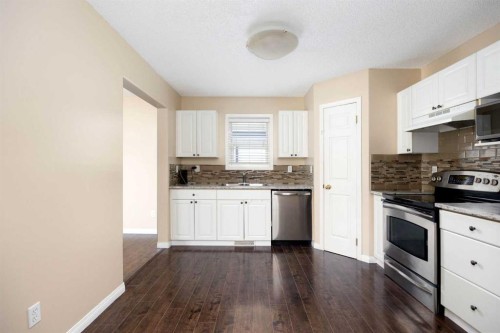 5-100 St. Laurent Way, Fort Mcmurray, AB - Indoor Photo Showing Kitchen With Stainless Steel Kitchen