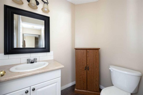 5-100 St. Laurent Way, Fort Mcmurray, AB - Indoor Photo Showing Bathroom