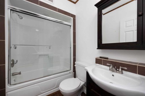5-100 St. Laurent Way, Fort Mcmurray, AB - Indoor Photo Showing Bathroom