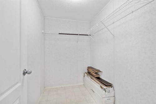 240 Mckinlay Crescent, Fort Mcmurray, AB - Indoor Photo Showing Other Room