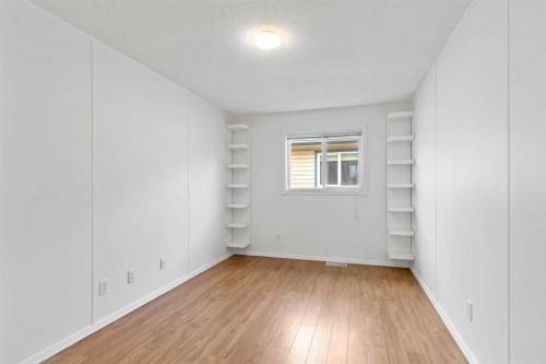 240 Mckinlay Crescent, Fort Mcmurray, AB - Indoor Photo Showing Other Room