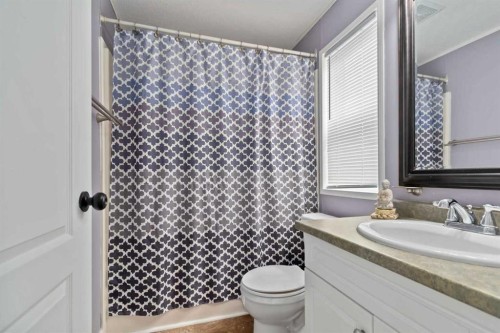 240 Mckinlay Crescent, Fort Mcmurray, AB - Indoor Photo Showing Bathroom