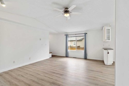 240 Mckinlay Crescent, Fort Mcmurray, AB - Indoor Photo Showing Other Room