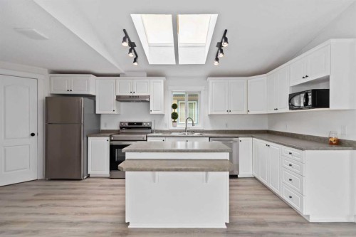 240 Mckinlay Crescent, Fort Mcmurray, AB - Indoor Photo Showing Kitchen
