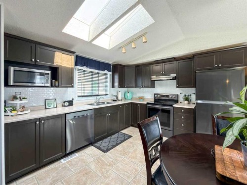 373 Harpe Way, Fort Mcmurray, AB - Indoor Photo Showing Kitchen With Double Sink