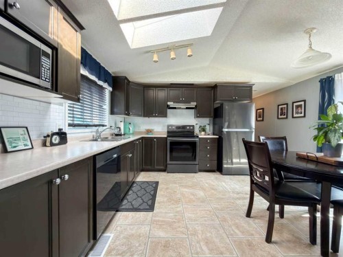 373 Harpe Way, Fort Mcmurray, AB - Indoor Photo Showing Kitchen With Double Sink