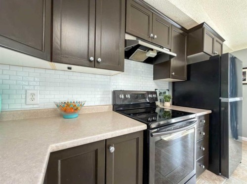 373 Harpe Way, Fort Mcmurray, AB - Indoor Photo Showing Kitchen