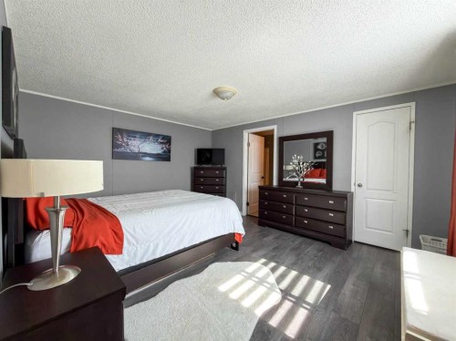 373 Harpe Way, Fort Mcmurray, AB - Indoor Photo Showing Bedroom