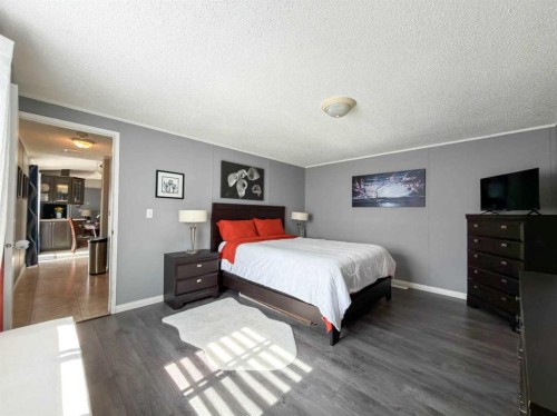 373 Harpe Way, Fort Mcmurray, AB - Indoor Photo Showing Bedroom