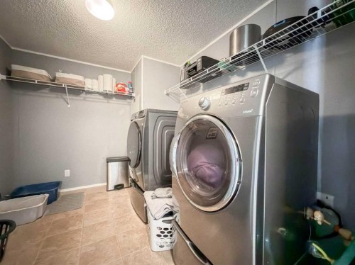 373 Harpe Way, Fort Mcmurray, AB - Indoor Photo Showing Laundry Room
