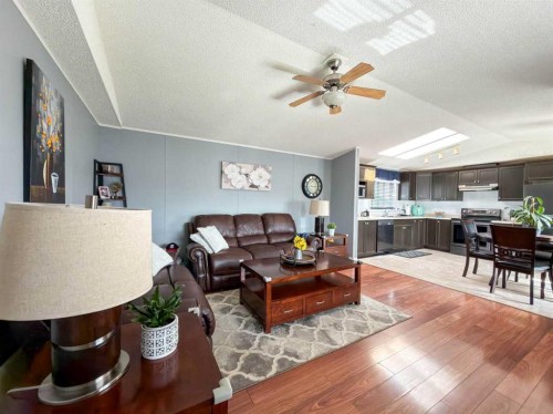 373 Harpe Way, Fort Mcmurray, AB - Indoor Photo Showing Living Room
