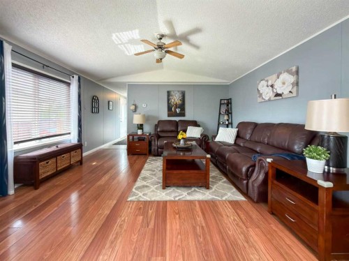 373 Harpe Way, Fort Mcmurray, AB - Indoor Photo Showing Living Room