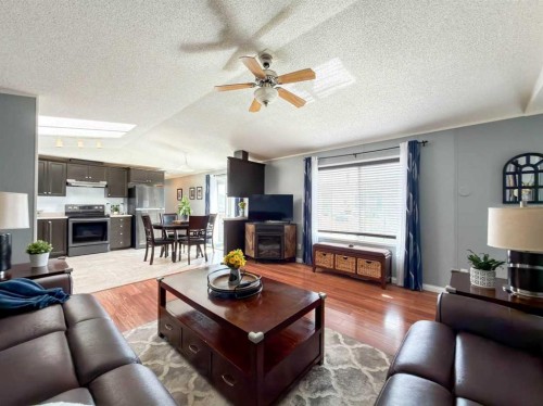 373 Harpe Way, Fort Mcmurray, AB - Indoor Photo Showing Living Room