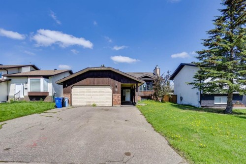276 Beaton Place  Fort Mcmurray, AB T9K 2B8