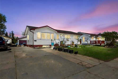 34 Biggs Avenue  Fort Mcmurray, AB T9H 1M1