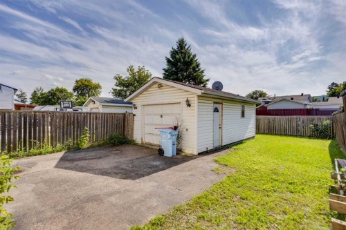 33 Poplar Crescent, Fort Mcmurray, AB 