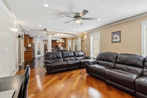 127 Pew Lane, Fort Mcmurray, AB - Indoor Photo Showing Living Room