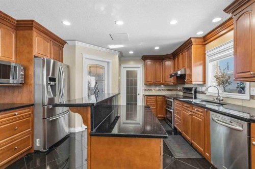 127 Pew Lane, Fort Mcmurray, AB - Indoor Photo Showing Kitchen With Stainless Steel Kitchen