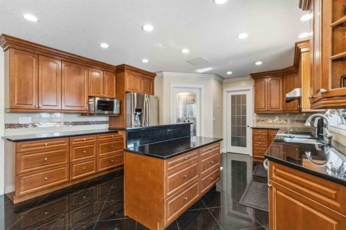 127 Pew Lane, Fort Mcmurray, AB - Indoor Photo Showing Kitchen