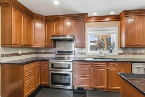 127 Pew Lane, Fort Mcmurray, AB - Indoor Photo Showing Kitchen