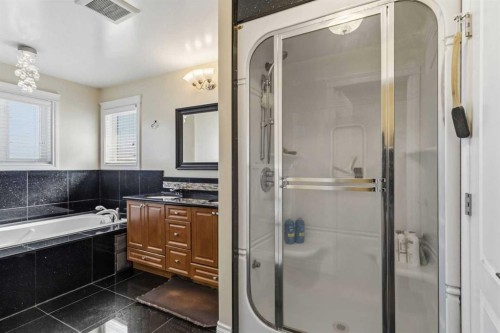 127 Pew Lane, Fort Mcmurray, AB - Indoor Photo Showing Bathroom