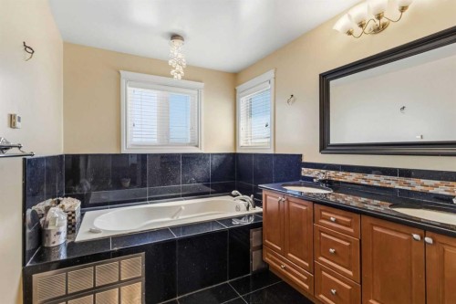 127 Pew Lane, Fort Mcmurray, AB - Indoor Photo Showing Bathroom